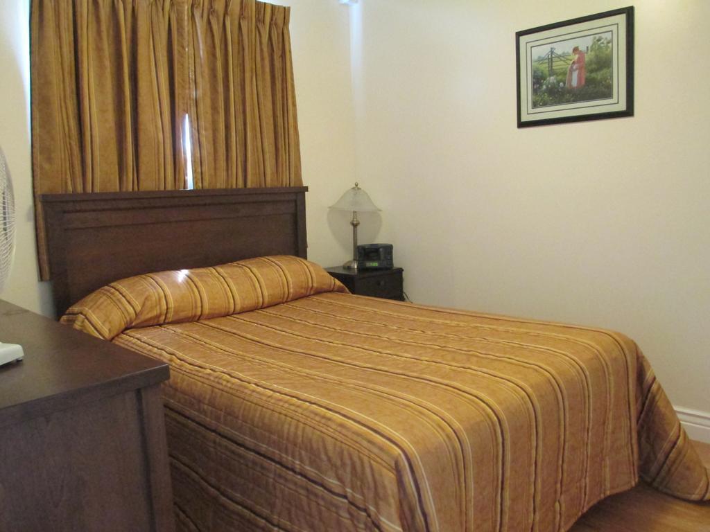 Comerford'S Ocean View Suites Holyrood Room photo